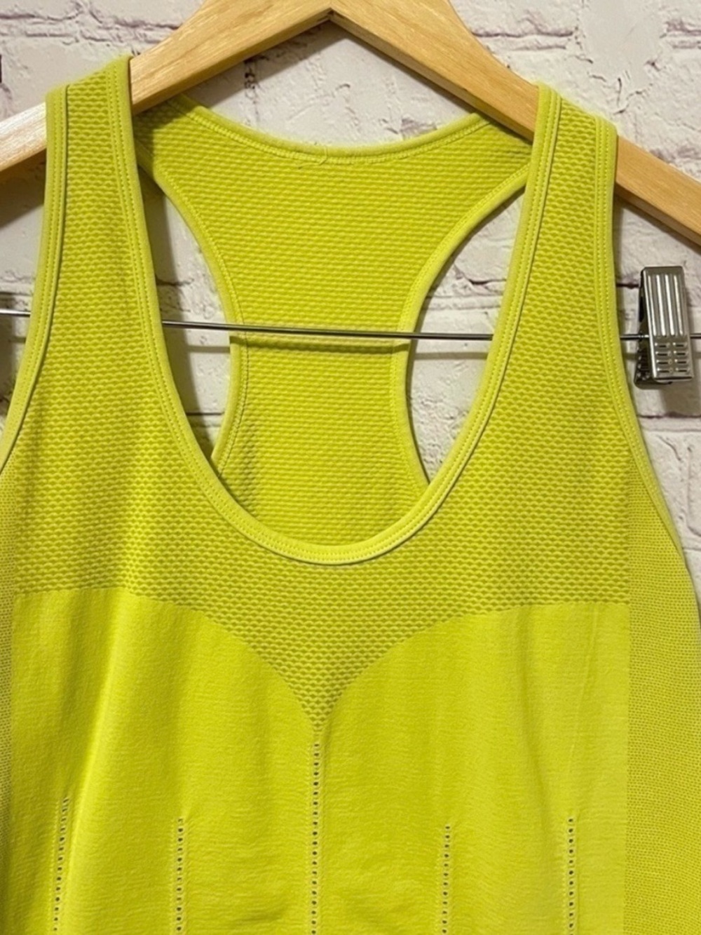 Fabletics Seamless Active Delta Tank Medium Racerback - Picture 2 of 6
